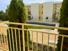 вид на бассейн с террасы