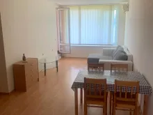 обеденный стол в комнате