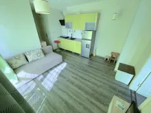 диван и кухонный гарнитур