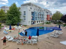 вид на бассейн с террасы