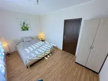 гардероб и двухспальная кровать