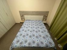 двухспальная кровать в квартире