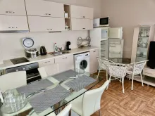 кухонный бокс и стол