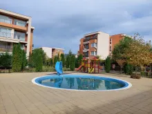 детская площадка, бассейн