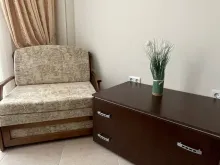 тумба и кресло в квартире