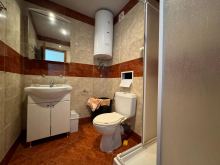 ванная комната с душевой кабиной