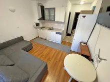 диван, кухонный уголок