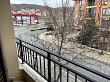 вид с террасы на магазин