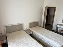 две односпальные кровати