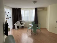 гостиная, стол со стульями