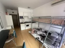 двухъярусная кровать, мини-кухня
