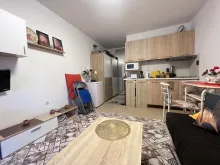 диван, кухонный уголок, холодильник