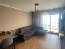диван в комнате