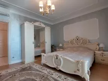 Двуспальная кровать