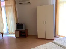 кровать, шкаф