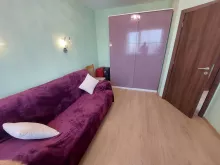 диван и шкаф