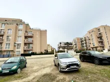Парковка рядом с комплексом