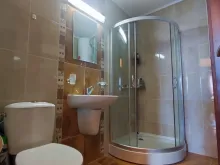 душевая кабина, умывальник