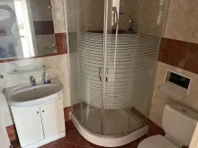 Ванная комната с душевой кабиной