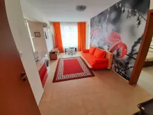 диван в гостиной