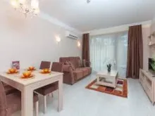 кухонный уголок, стол, диван