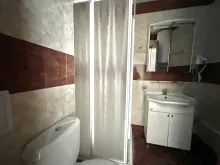 душевая кабина, туалет, умывальник
