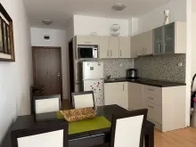 Обеденный стол и кухня