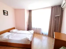 шкаф, кровати