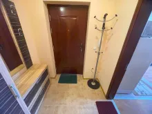 вешалка для мебели в прихожей