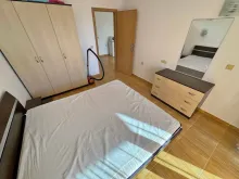 комод и кровать