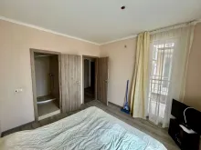 кровать, телевизор
