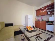Кухонный бокс и холодильник