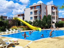 Водная горка на территории комплекса