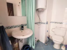 Ванная комната туалетом и умывальником