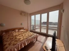 панорамное окно в комнате
