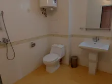 ванная комната с туалетом