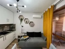 диван и кухонный бокс