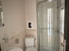 Ванная комната с душевой кабиной