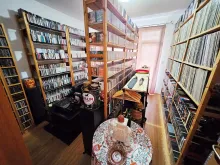 Стеллажи с книгами в 3 комнате