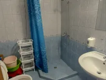 ванная комната с туалетом