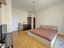 Двухспальная кровать квартире