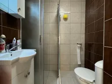 душевая кабина и туалет