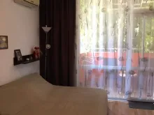 Двухспальная кровать в квартире