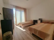 Две кровати в спальне