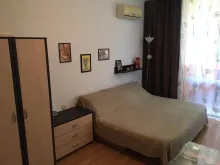 Кровать и гардероб