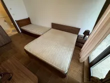2 кровати в спальне
