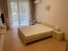 Просторная кровать