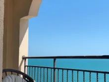 Непосредственный вид на море из квартиры