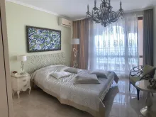 Двухспальная кровать квартире