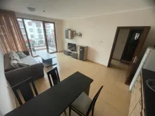 диван и обеденая зона